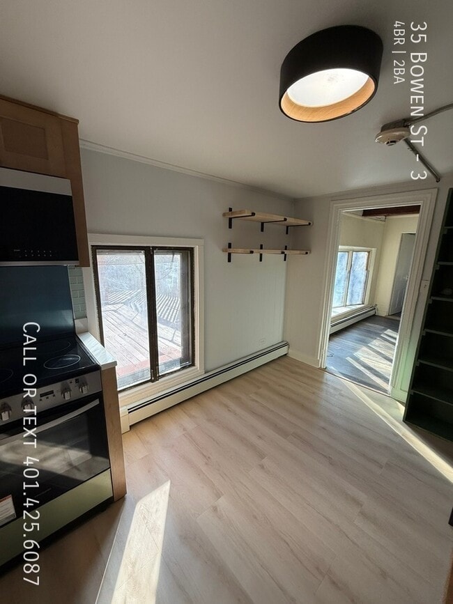 Building Photo - 35 Bowen St