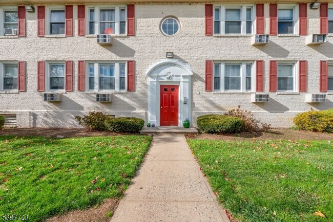 Foto del edificio - 953 E Front St