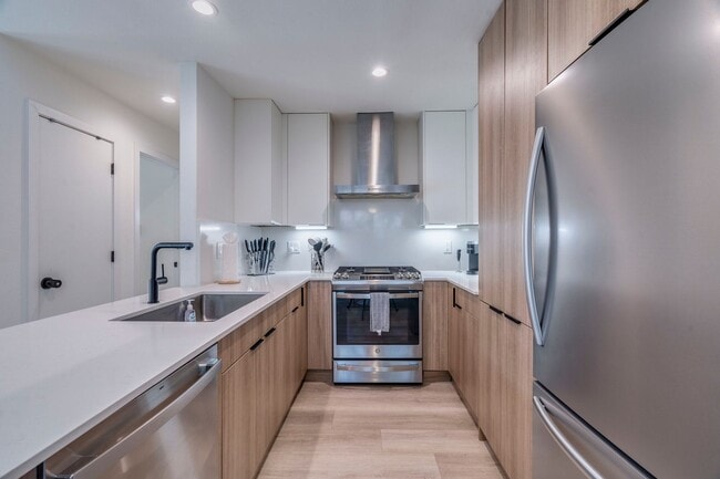 Building Photo - 1902 Albury Cove