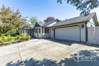 Building Photo - 1917 SE 158th Ave