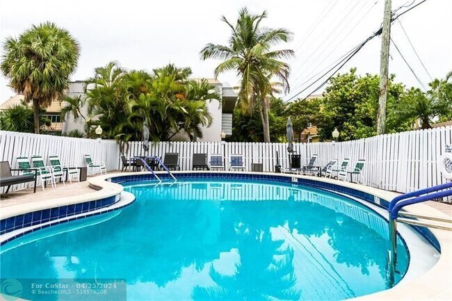 Foto del edificio - 2555 NE 11th St