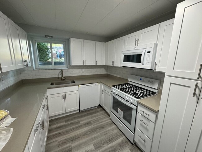 Photo - 908 Erdner Avenue - 3 Apartment