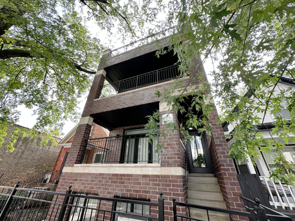 Foto principal - 2309 W Foster Ave