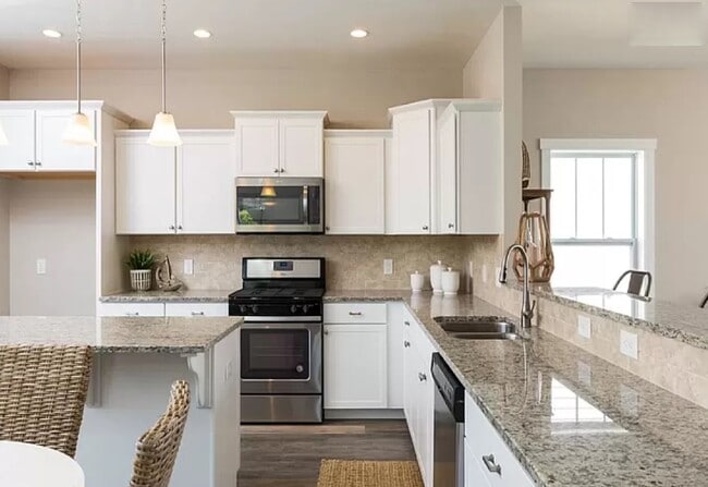 Building Photo - Outstanding Neighborhood in Saugatuck for Long Term Lease!