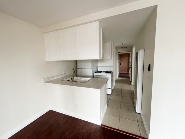 Building Photo - 101 W Canada