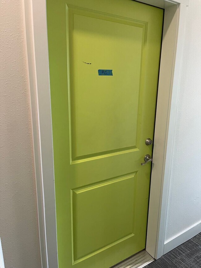 Foto del edificio - FURNISHED 1 BEDROOM 1 BATH APARTMENT  - BREMERTON