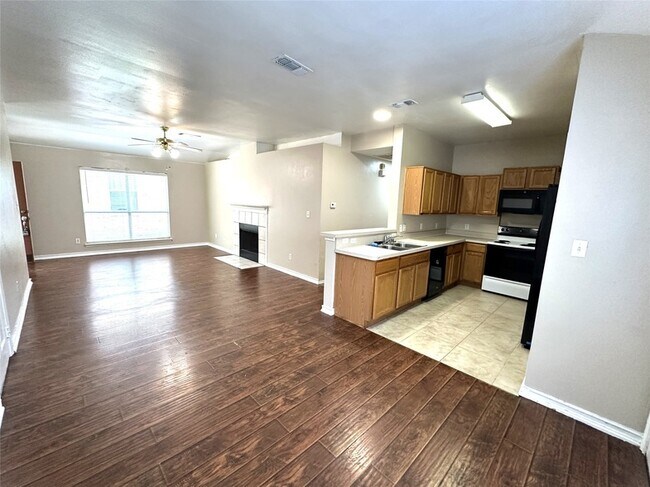 Building Photo - 822 Savage Dr