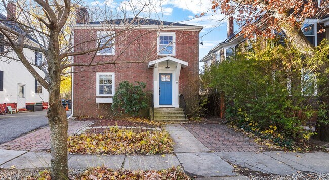 Building Photo - 33 Lauriston St