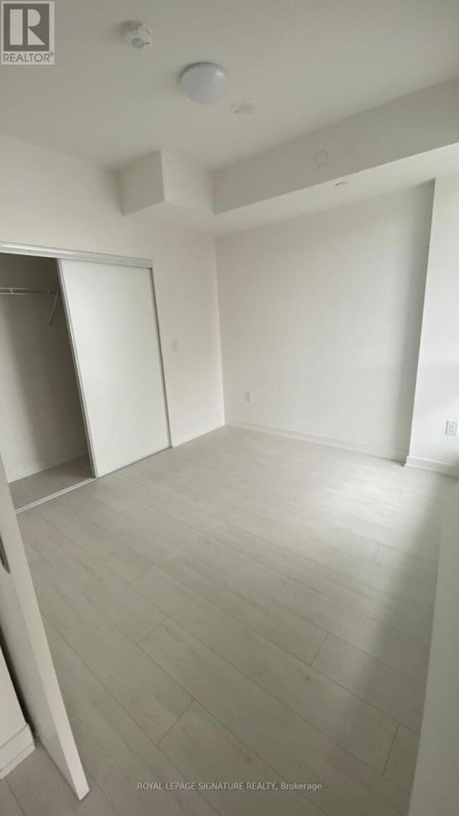 Building Photo - 10 De Boers Dr