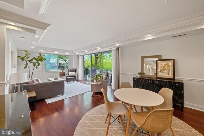 Foto del edificio - 8315 N Brook Ln