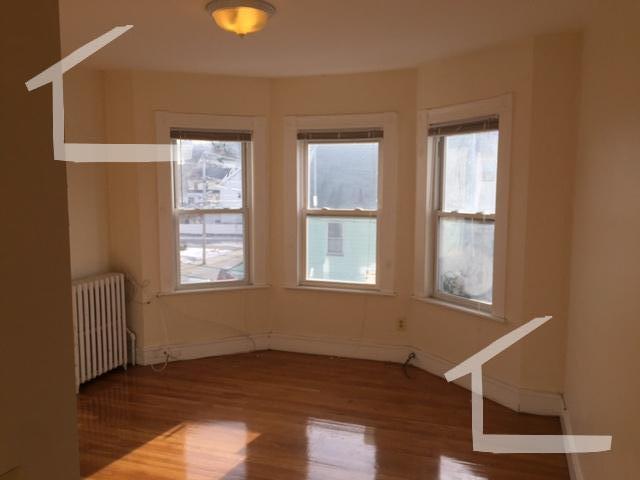 Building Photo - 110 Murdock St