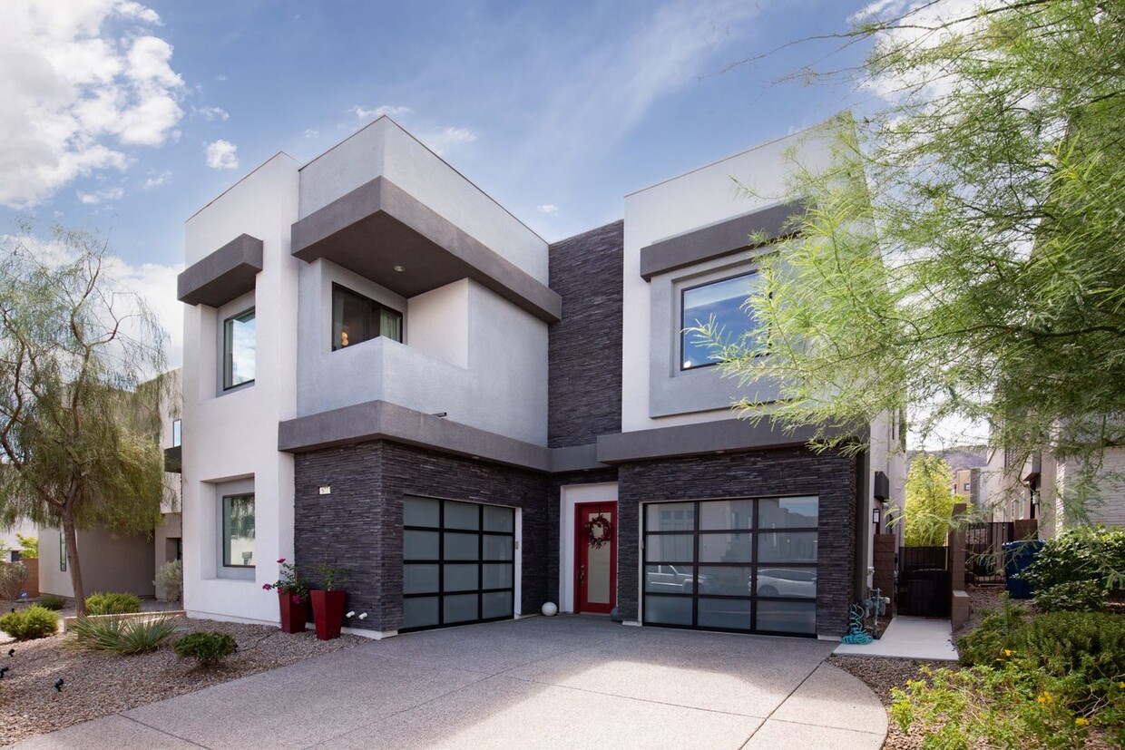 Primary Photo - STUNNING MODERN HOME IN HENDERSON
