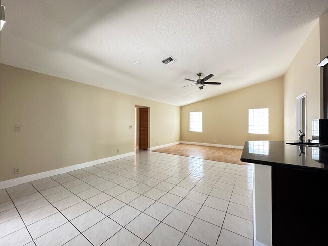 Building Photo - 1319 Monteray Way