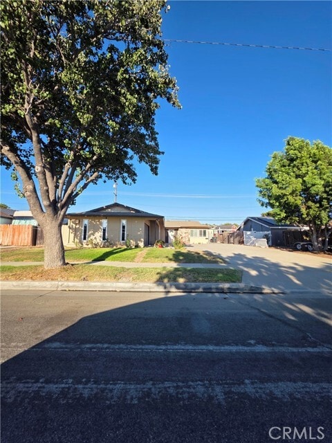 Building Photo - 4189 N Santa Lucia St