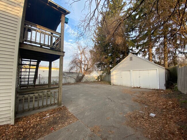 Building Photo - 517 Leonard St NE