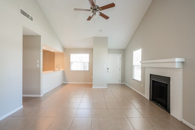 Foto del edificio - 1355 Five Iron Dr