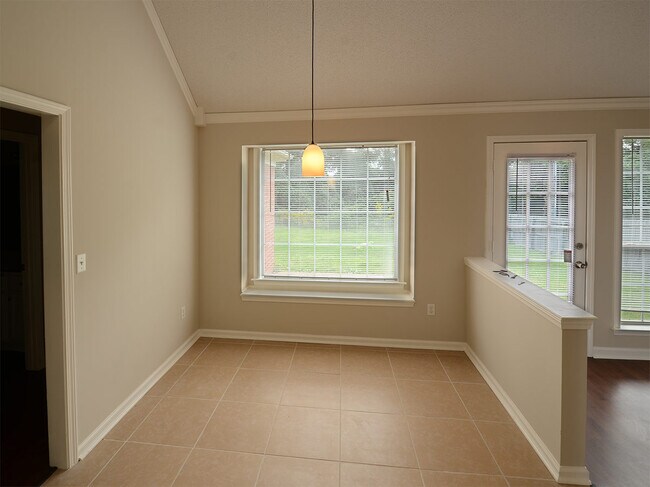 Building Photo - 4 bed, 2 bath near Shelby Dr and Hacks Cross