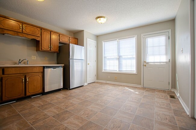 Building Photo - Pet Friendly Three Bedroom!