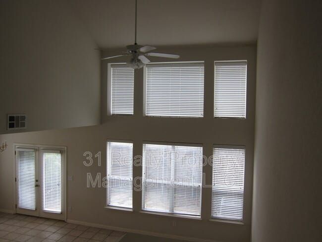 Foto del edificio - 900 Englewood Ln