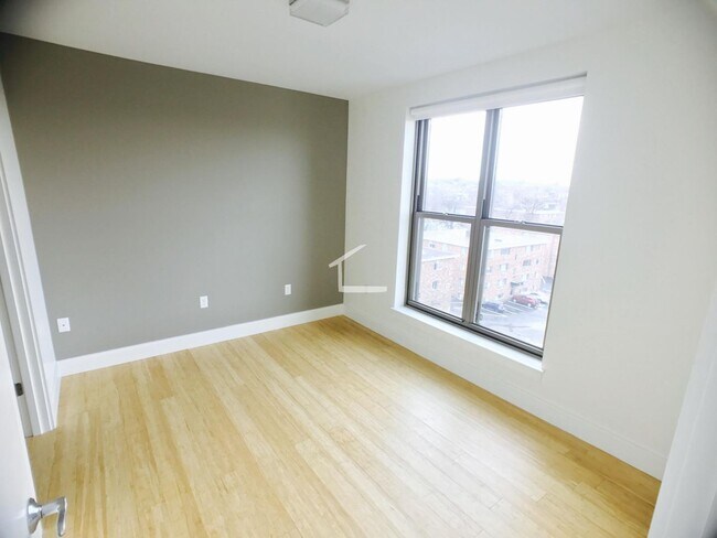 Building Photo - Unique and Awful Allston Apartment