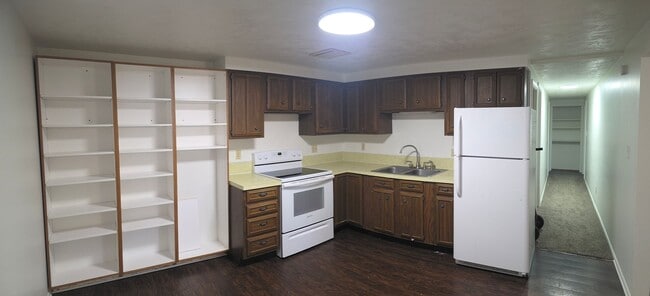 Building Photo - Hen-269