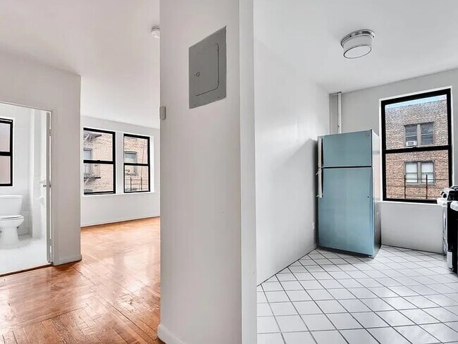 Foto del edificio - 225 E 202nd St