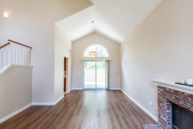 Foto del edificio - 13564 Cres Hill Dr