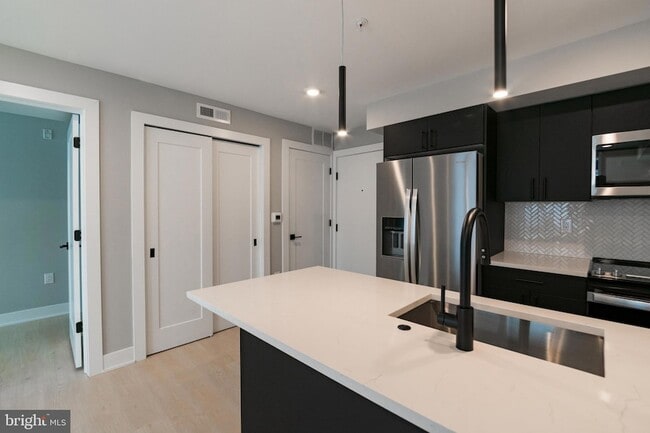 Foto del edificio - 6604 Ridge Ave