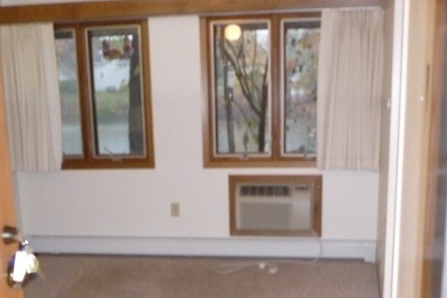 Building Photo - Sun Valley Manor