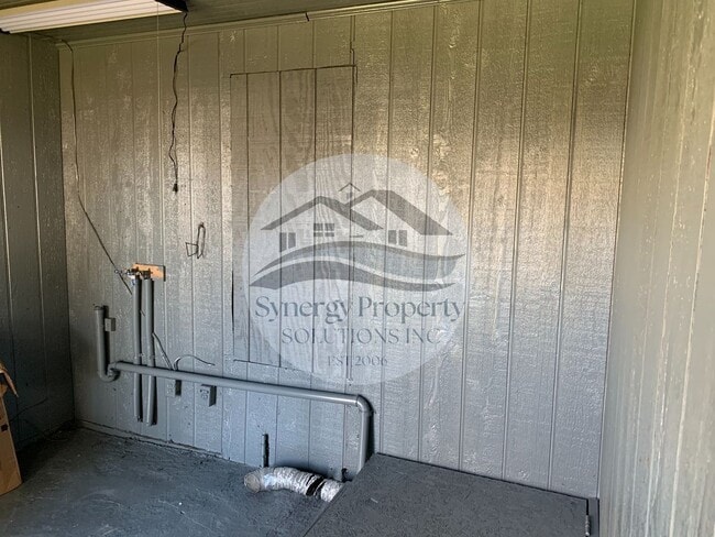 Building Photo - Nice home with Space to grow your Family!