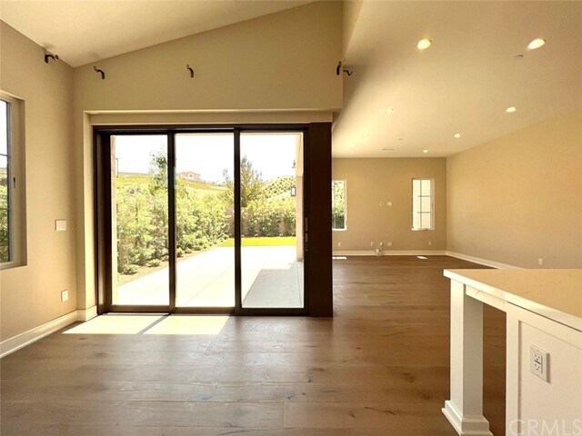 Building Photo - 149 Winnett