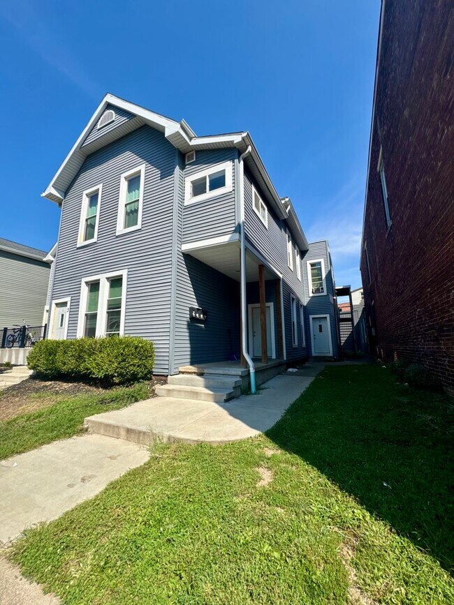 Building Photo - 814 Brown St