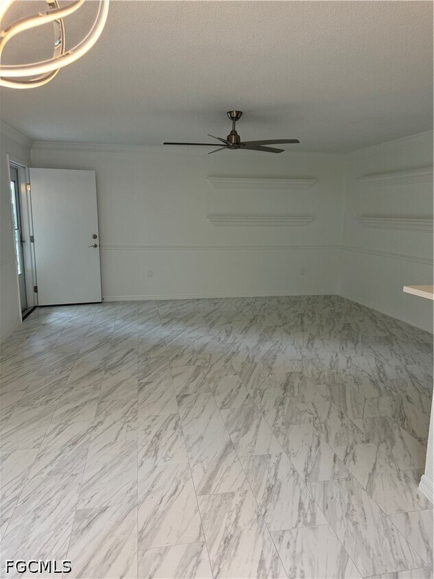 Foto del edificio - 3225 E Riverside Dr