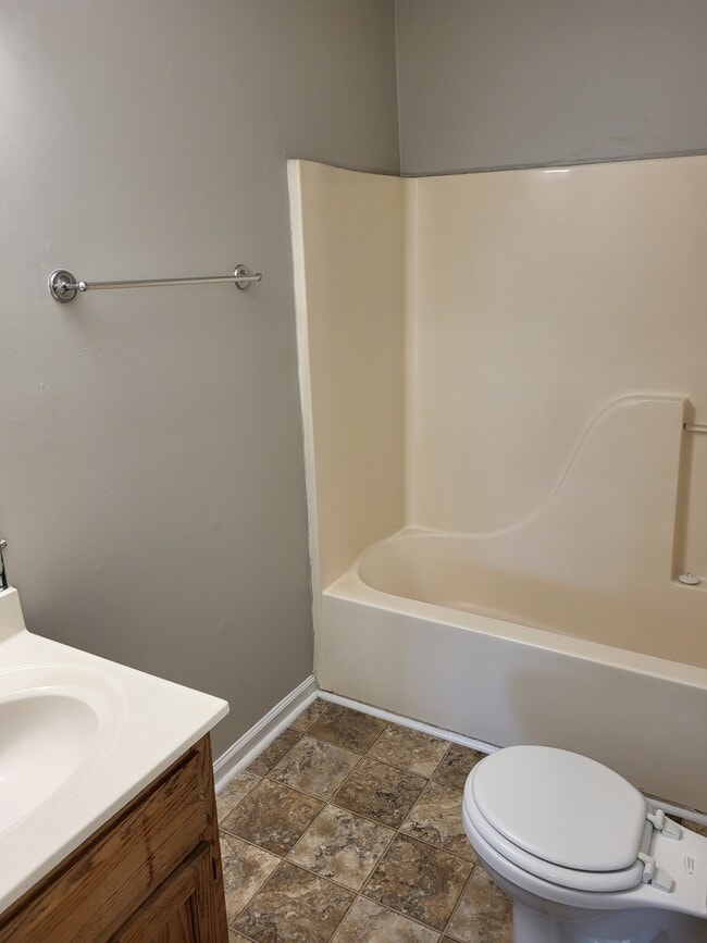 Building Photo - 211 Aqueduct Dr