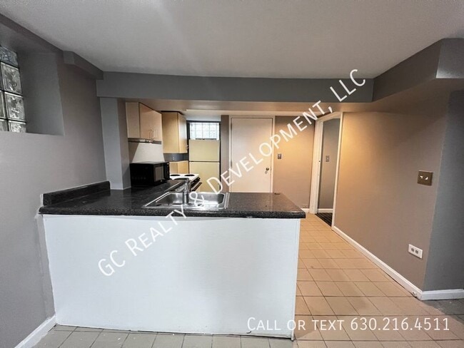 Building Photo - 2227 N Clybourn Ave