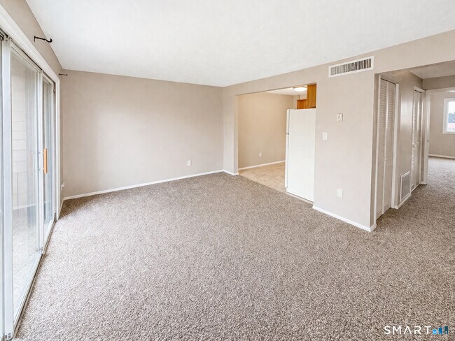 Foto del edificio - 210 Towne House Rd