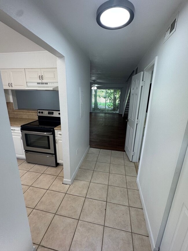 Building Photo - 1714 NE 3rd St