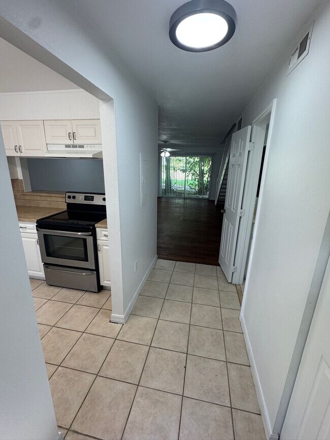 Foto del edificio - 1714 NE 3rd St