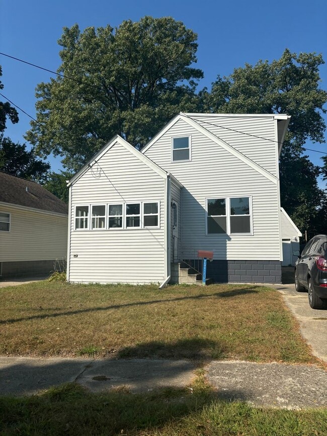Building Photo - Remodeled Single Family Home