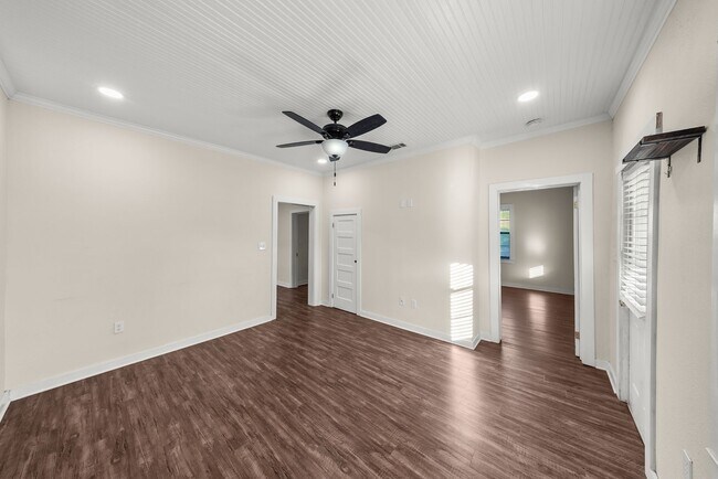 Foto del edificio - 2 Bedroom House near the Levee in Port Allen  Super cute with a fenced in yard