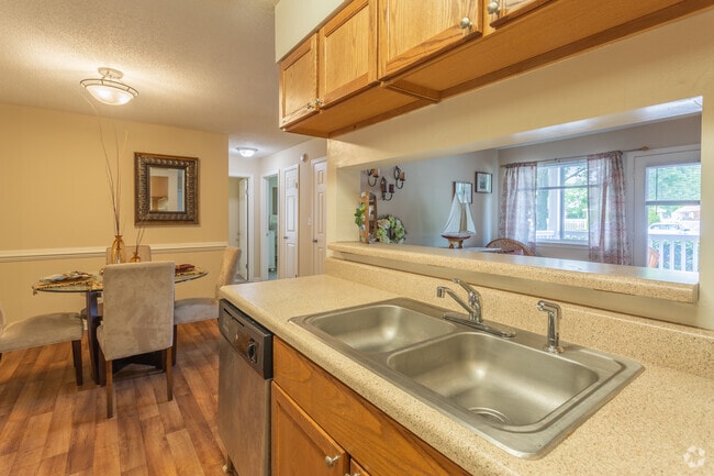 2BR,2BA,-950SF Model - Westwinds