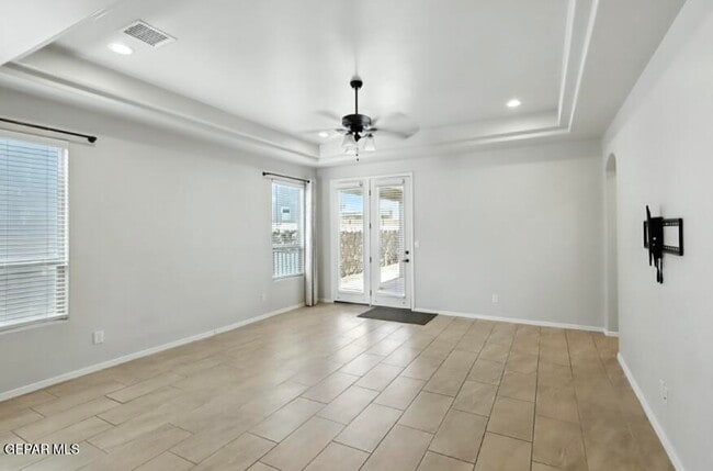 Building Photo - 1126 Gaitan St