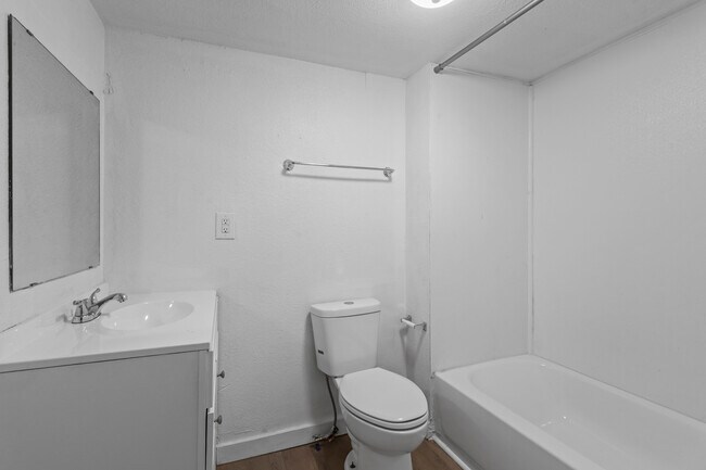 Building Photo - 10 Frank Cir
