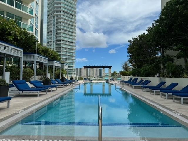 Foto del edificio - 200 Sunny Isles Blvd