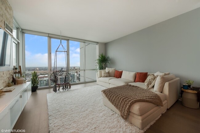 Building Photo - 1629 S Prairie Ave