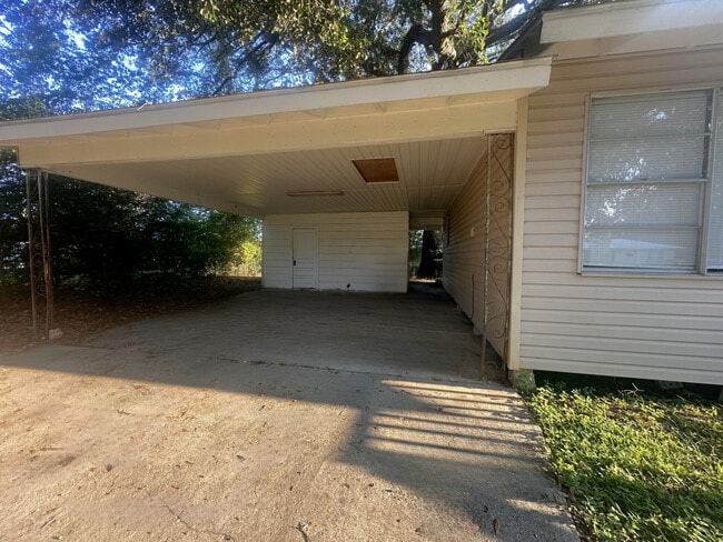 Building Photo - 30121 Julia St