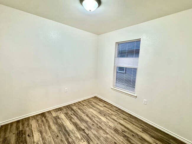 Foto del edificio - Leasing Special** MOVE IN READY! *$0 Deposit for Qualifying Applicants*
