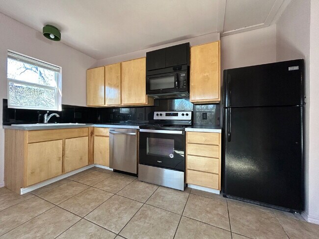 Foto del edificio - Indulge in the charm and comfort of a cozy, inviting home!