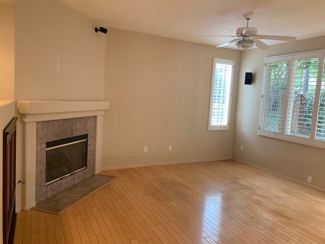Building Photo - 3069 Maplewood Pl