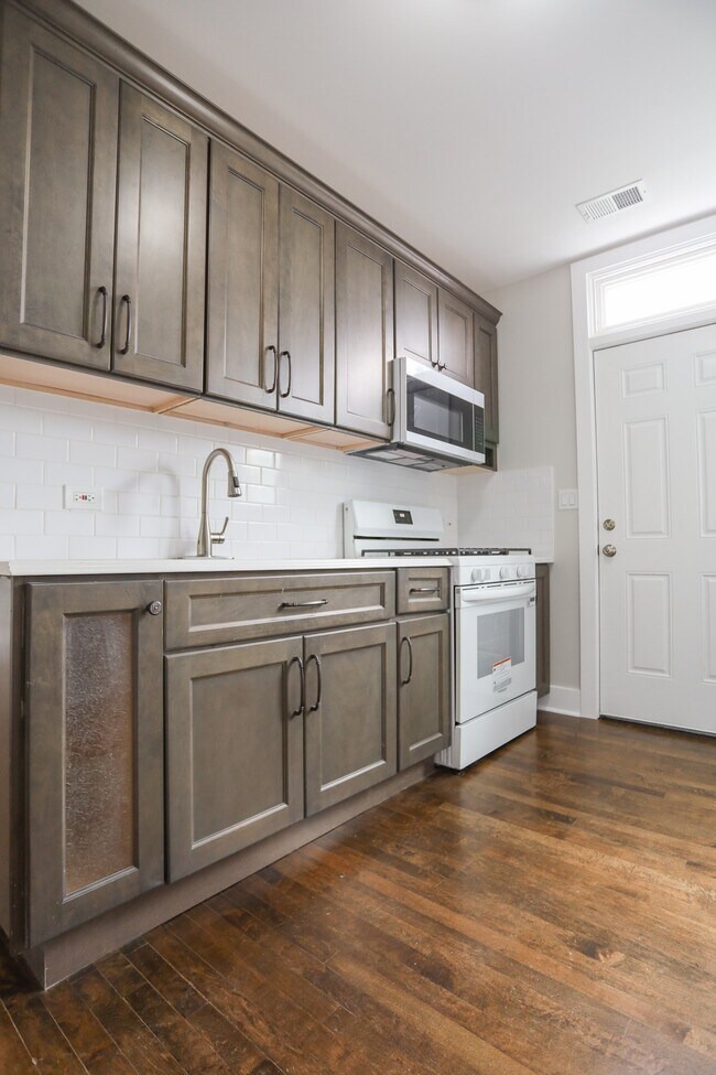 Foto del edificio - 2709 N Kilpatrick Ave